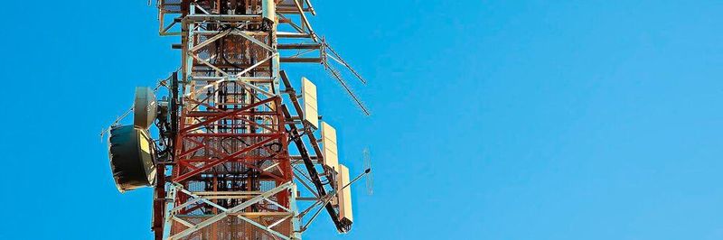 "Funkturm" mit Mobilfunkantennen