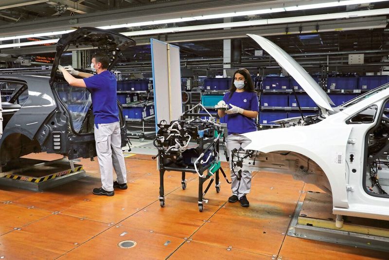 Bei Volkswagen laufen die Werke seit Montag (27. April) bei zehn bis 15 Prozent Auslastung.