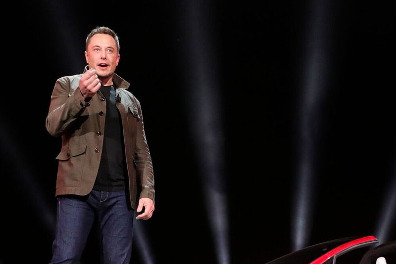 Elon Musk ist bekannt für kontroverse Tweets.