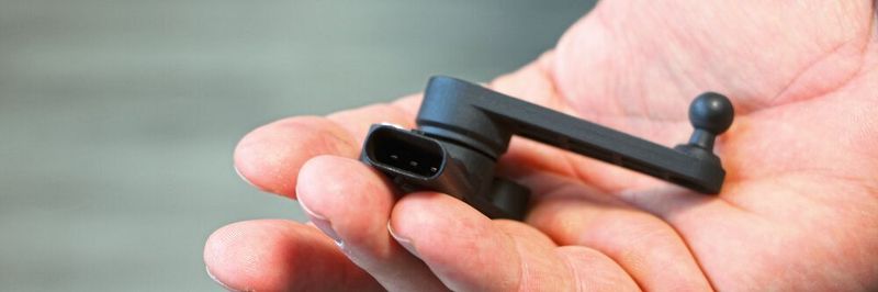 Der Sensor mit umgossener Elektronik wurde im Vakuumguss mit PU gefertigt.