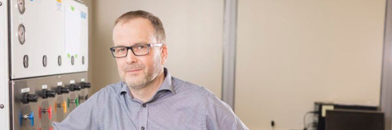 Professor Thomas Baumgartner in his lab at York University