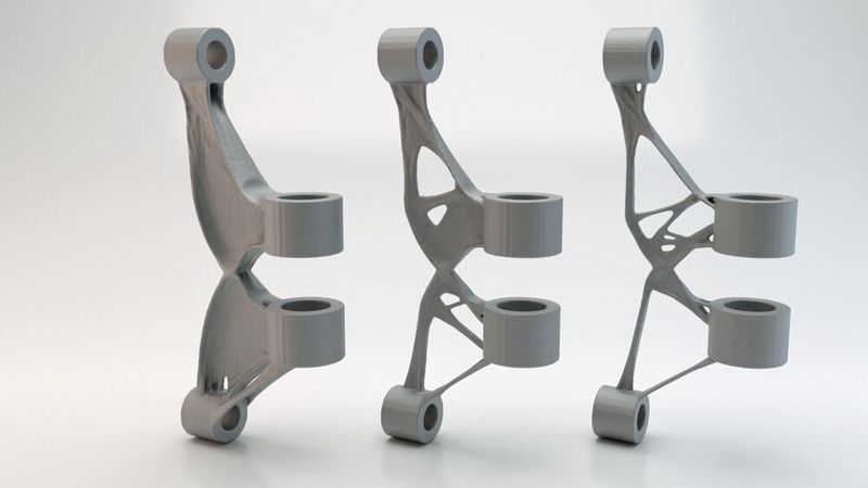 Wenn die Mittagspause die Effizienz erhöht: Die Software MSC Apex Generative Design benötigt 40 Minuten, um ein Scharnier hinsichtlichht des Gewichts zu optimieren und eine dieser drei Varianten zu erzeugen.