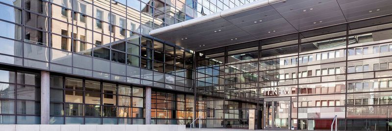 Die Landesverwaltung Nordrhein-Westfalen verfügt über ein eigenes physikalisches Netz, an das alle 433 Behörden und 115.000 PC-Arbeitsplätze angebunden sind und das der interne Dienstleister „IT.NRW“ betreibt.