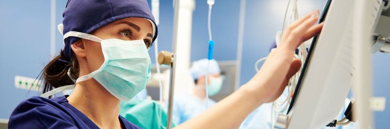 Gesundheitseinrichtungen wie etwa Kliniken sind in der gegenwärtigen Krisensituation zu den ohnehin erschwerten Bedingungen zusätzlich noch Cyberangriffen ausgesetzt.