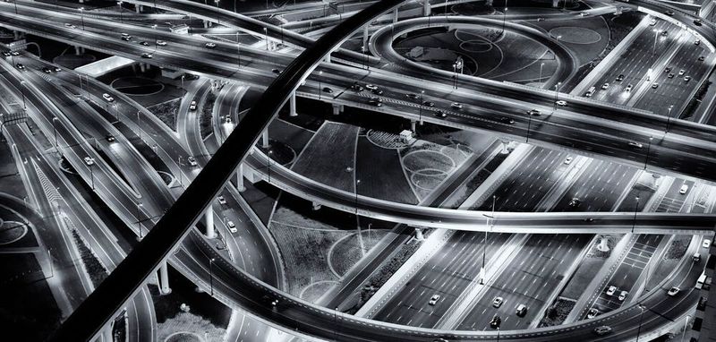 Eine Kooperation zwischen Fahrzeugen dient nicht nur der Routenplanung, sondern auch der Verkehrssicherheit.