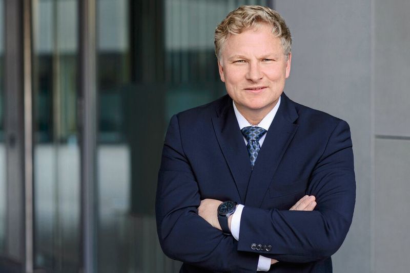 Dr.-Ing. Mike Peters ist bei Harman Executive Vice President und President der Connected Car Division.