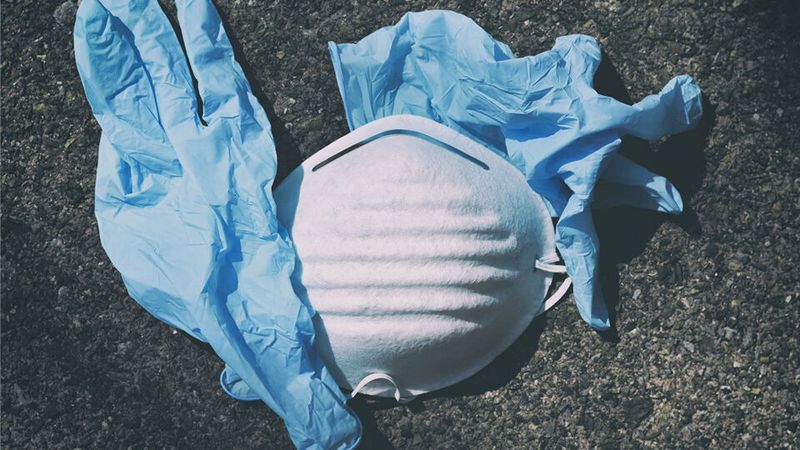 Handschuhe und Masken sind in der Krise sehr gefragt - aber Hersteller nicht immer einfach zu finden.