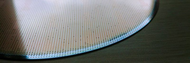 Laut Matt Bryson, Senior Vice President von Wedbush Securities, wird die Taiwan Semiconductor Manufacturing Company (TSMC) ab dem nächsten Jahr einen starken Aufschwung erleben. Fabless-Unternehmen wie AMD werden demnach in großem Stil dem Branchenriesen Intel in mehreren Halbleiterbereichen Marktanteile streitig machen.