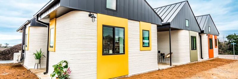 Icon stellt in Austin eine 3D-gedruckte Siedlung für Obdachlose fertig. Die Gebäude sind etwa 37 m² groß.