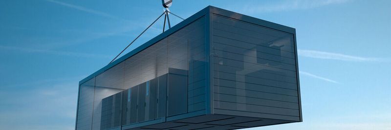 Das größte Modul, das die Prior1 Colocation Services GmbH liefern und beteuen kann, umfasst derzeit acht 47 HE IT-Racks im 19-Zoll-Format für jeweils bis 5 Kilowatt im Container.