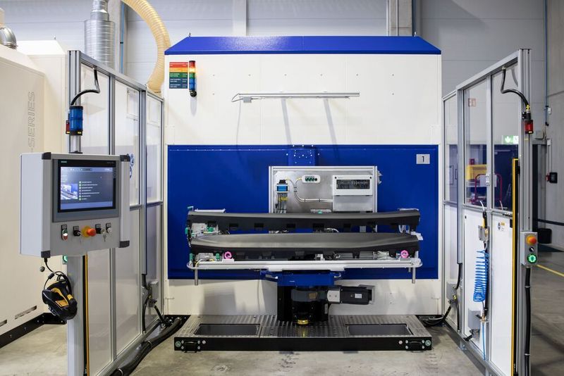 Klares, schnörkelloses Design und eine durchdachte Konstruktion, die sich einfach auf einem LKW transportieren lässt: zentrale Merkmale der Laserzellen von Robot Technology.