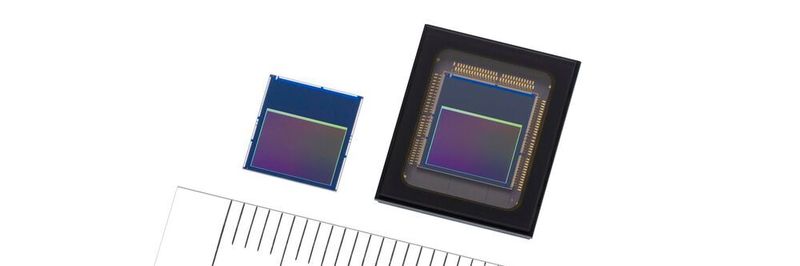 Die beiden Kamerasensoren IMX500 und IMX501. Das größere Modell IMX501 besteht aus dem Bildsensor IMX500 und zusätzlich aus einer zweiten Schicht für die KI.