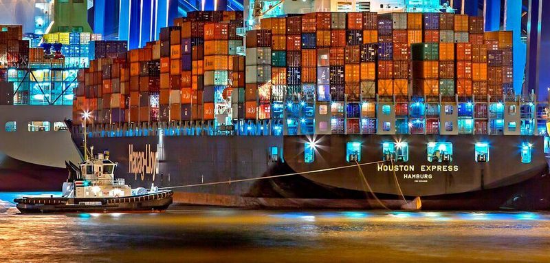 Die Schifffahrt ist das wichtigste Transportmittel im internationalen Handel, doch hat der umfangreiche Warentransport zur See weitreichende Umweltfolgen.