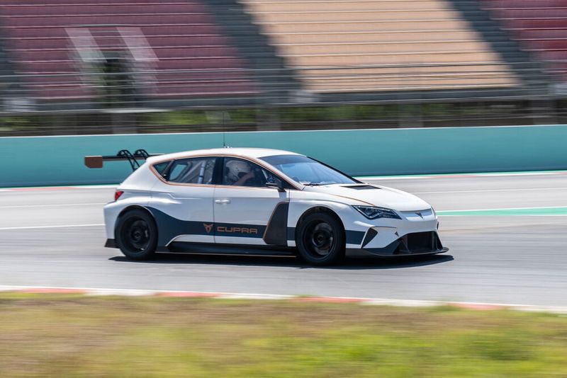 Die ersten Show-Rennen der neuen vollelektrische Tourenwagen-Rennserie Pure ETCR sind abgesagt.