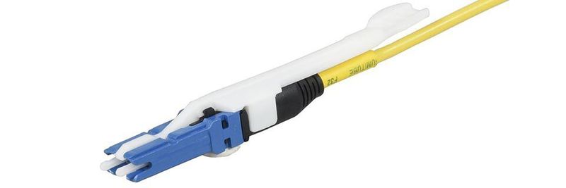 Der CS-Steckverbinder sei für Übertragungsraten von 200 bis 400G entwickelt worden.