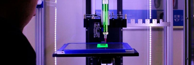 Einige Unternehmen in der 3D-Druck Branche entwickelten neben persönlicher Schutzausrüstung auch Alltagshelfer, die eine Ansteckungsgefahr mit dem Corona-Virus reduzieren sollen. Damit mehr Personen in der Bevölkerung davon profitieren können, sind viele 3D-Druckdateien als kostenloses Download verfügbar.