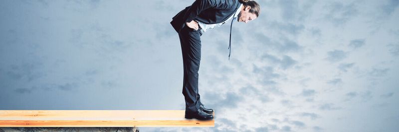 Durch den wissentlichen Verzicht auf die Sensibilisierung der eigenen Mitarbeiter hinsichtlich der IT-Sicherheit, setzen sich Unternehmen einem enormen Risiko aus.