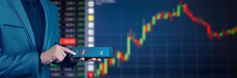 Experten sehen ein großes Potenzial für neue Anwendungen und Geschäftsmodelle. Nicht wenige ziehen sogar Parallelen zum Internet-Boom der 1990er Jahre. Für die Unternehmen ist es daher entscheidend, nicht den richtigen Zeitpunkt zu verpassen, um die Blockchain-Technologie für ihre Geschäfte zu nutzen.