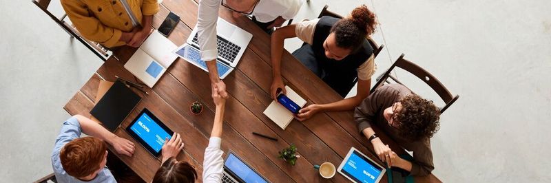 Schon vor dem Ausbruch der Corona-Pandemie zeichneten sich klare Tendenzen und Veränderungen ab: Traditionelle Bewerbungsverfahren sind out, schnelle Kommunikation über Instagram und Co. als alternative Recruiting-Kanäle, in.