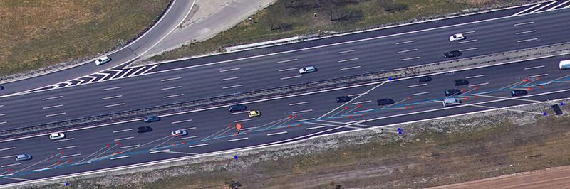 Abbildung 1: Sensordaten einer einzigen Fahrt vor dem Hintergrund des Satellitenbilds von Google Maps. Die cyan-farbene Linie ist die Trajektorie des Fahrzeugs, bestimmt über GPS- und Relativbewegungsdaten. Blaue Punkte stehen für Beobachtungen von Landmarken (wie Pfosten oder Schilder), während rote Punkte für Beobachtungen von Fahrbahnmarkierungslinien stehen. Die grauen Linien verbinden jede Punktbeobachtung mit dem Punkt, von dem aus die Beobachtung gemacht wurde. Der rote Marker gibt die Position eines erkannten Fahrspurwechsels an.