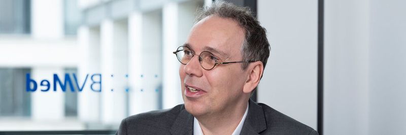„Um Medizinprodukte neu zu entwickeln oder bestehende Produkte weiter zu verbessern, müssen unsere Medtech-Unternehmen einen Zugang zu Patientendaten haben", fordert BV-Med-Geschäftsführer Dr. Marc-Pierre Möll.