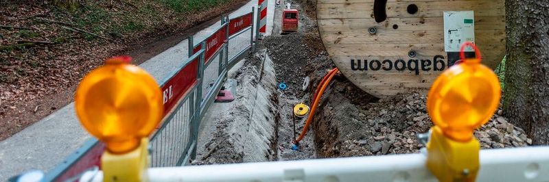Bei der Breitbandverkabelung sind Glasfaserlösungen wesentlich energieeffizienter als Netze auf Kupferbasis.