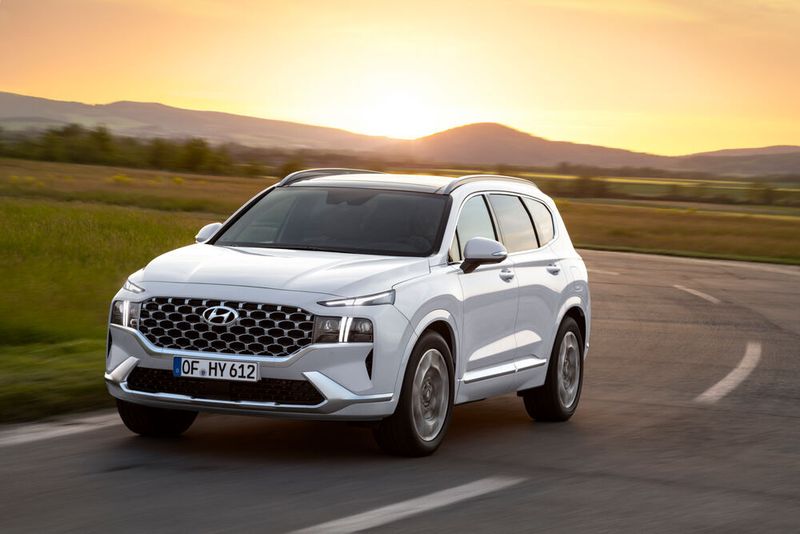 Ein besonders auffälliges Merkmal am neuen Hyundai Santa Fe sind die T-förmigen Tagfahrleuchten.