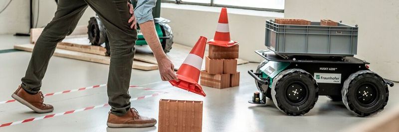 In Zukunft soll die mobile Roboterpflattform die Arbeiter auf Baustellen unterstützen.