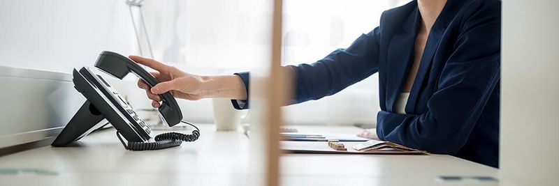 In Deutschland stehen noch auf 84 Prozent aller Büroarbeitsplätze Tischtelefone.