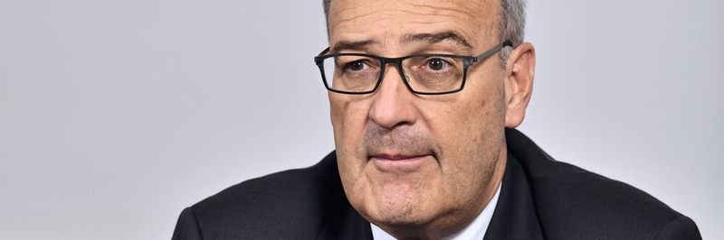 Guy Parmelin, Conseiller fédéral et directeur du Département de l'Economie, de la Formation et de la Recherche : «Les crédits transitoires accordés par la Confédération aux PME visent actuellement à assurer des liquidités suffisantes à ces entreprises et à les stabiliser».