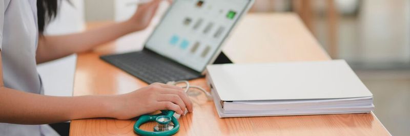 Die Fresenius Gruppe baut ihr Portfolio telemedizinischer Versorgungsangebote mit der Übernahme der DGG GmbH (Digitale Gesundheitsgruppe) aus. Zu dieser gehören unter anderen das Deutsche Institut für Telemedizin und Gesundheitsförderung (DITG), ein Entwickler von Patienten-Management-Programmen.