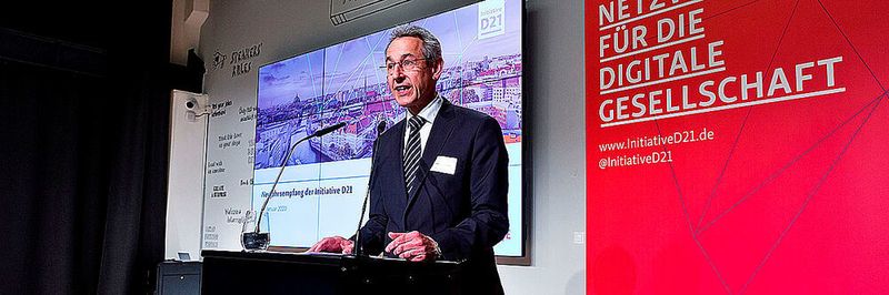 Der alte und neue D21-Präsident Hannes Schwaderer