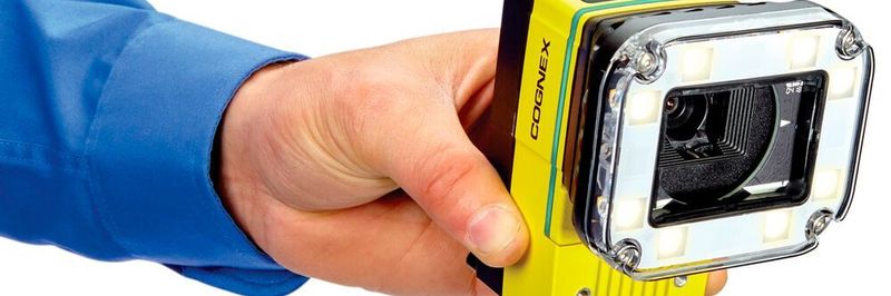 Die Smart-Kamera In-Sight D900 vereint Funktionen des Deep Learnings in einem Bildverarbeitungssystem.