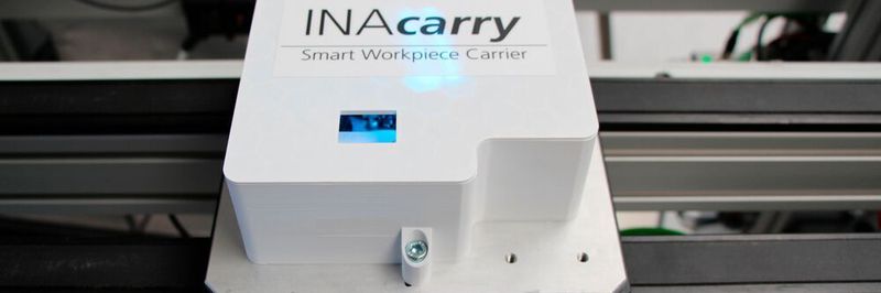 Vereint auf einer Fläche eines Tablets moderne Sensorik: das dezentrale Produktionsdatenerfassungssystem INAcarry von Fraunhofer Lemgo.