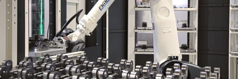 Production de 72 heures sans personnel : Le système d'automatisation flexible Titanium 180 de BMO, avec 7 tiroirs pour les pièces individuelles et jusqu'à 38 palettes avec serrage à point zéro, alimente un ou deux centres d'usinage en pièces.