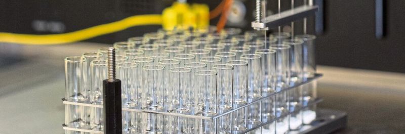 Aus allen Rohren: Mit Methoden der Hochdurchsatzforschung hat das Clariant-Labor schon über 17.000 Katalysatoren getestet.