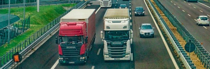Heute werden Güter in Normalfall durch einen einzelnen Logistikdienstleister transportiert - auch über weite Strecken hinweg.