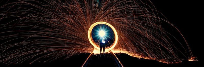 Die Digitalisierung verschiedener Industrieunternehmensbereiche eröffnet eine Fülle neuer Möglichkeiten, muss aber entschlossen angegangen werden.