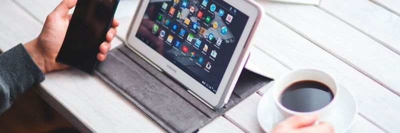 Mobiles Arbeiten wird immer wichtiger. Unternehmen sollten daher für einen umfassenden Schutz der mobilen Endgeräte ihrer Mitarbeiter sorgen.