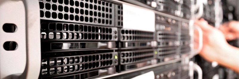 Cloud-native Anwendungen werden als leichtgewichtige Container und als lose gekoppelte Microservices konzipiert.