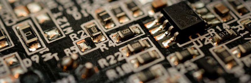 Researchers at The State University of New York Buffalo (UB) have developed a gallium oxide based MOSFET that can handle extremely high voltages of 8,000 V because of its ultra-wide band gap.