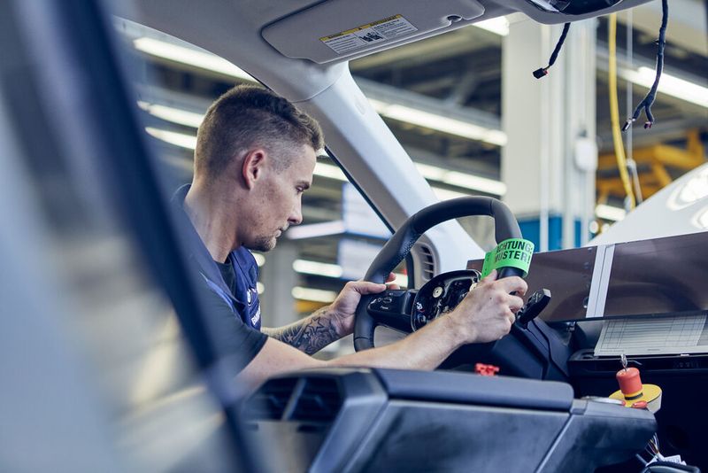 Der Autoabsatz wird in diesem Jahr deutlich einbrechen, prognostiziert der Branchenverband Acea.