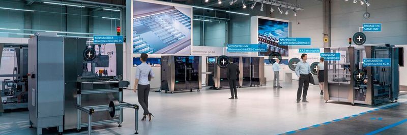 Nach einer persönlichen Begrüßung durch Hartmut Diehl, Director Global Sales, bot sich den virtuellen Besuchern der Kochlive dieses Bild: der Showroom von Koch Pac-Systeme in Pfalzgrafenweiler, in dem sich individuell umgeschaut werden konnte.