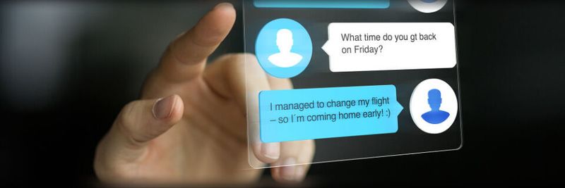Privatmenschen brauchen fürs Messaging ein Smartphone, Unternehmen dagegen Chatbots und Statistiken.