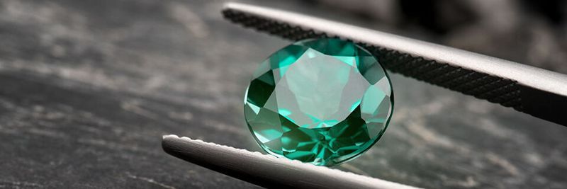 Die digitale Transformation von Unternehmen gleicht der Veredelung eines Edelsteins: Vom rohen Stein zum geschliffenen und polierten Kleinod.