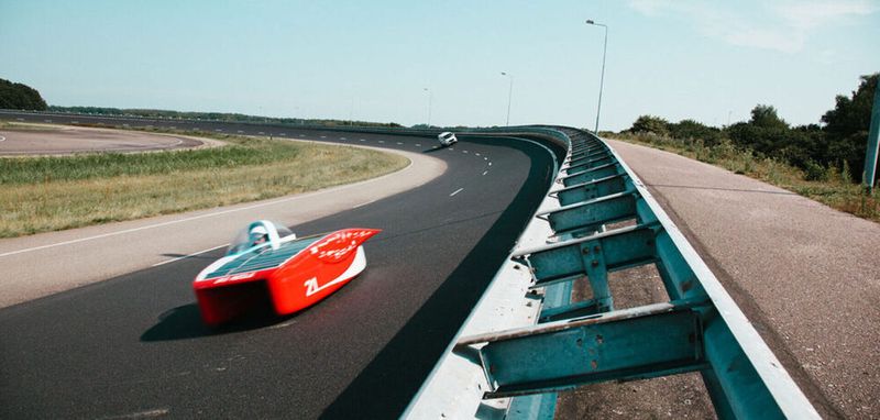 Der gesamte Lufwiderstand des Rennwagens „RED E“ entspricht dem gesamten Luftwiderstand eines Außenspiegels eines herkömmlichen Autos.