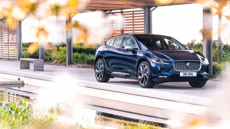 Das Facelift des I-Pace lädt schneller und kontaktlos.