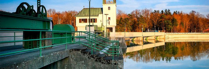 Die UNESCO ist nicht zuletzt auf Grund ihres Welterbeprogramms im öffentlichen Bewusstsein verankert. Im Juli 2019 wurde etwa das Augsburger Wassermanagementsystem zum Welterbe erklärt. Hier: der so genannte „Hochablass“ am Lech.