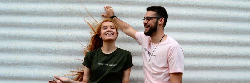 Auf gut gemachten Company-Websites reden nicht nur die Unternehmen selbst, die eigenen Mitarbeiter reden ebenfalls mit. Sie können Fachartikel, Anwendergeschichten und Blogbeiträge verfassen oder bei Fragen Rede und Antwort stehen.