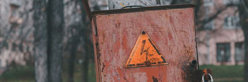 Die Corporate Website datenschutzkonform umzusetzen ist eine große Herausforderung, die Unternehmen in das Spannungsfeld von verschiedenen Gesetzen und Verordnungen wirft.